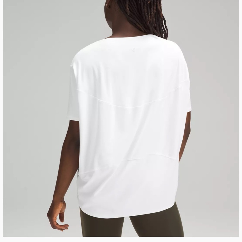 Lululemon Back in Action Tee. Size 6 white.